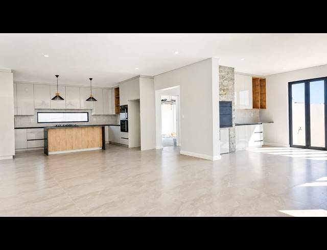 4 BEDROOM FREESTANDING FOR SALE IN SANDOWN